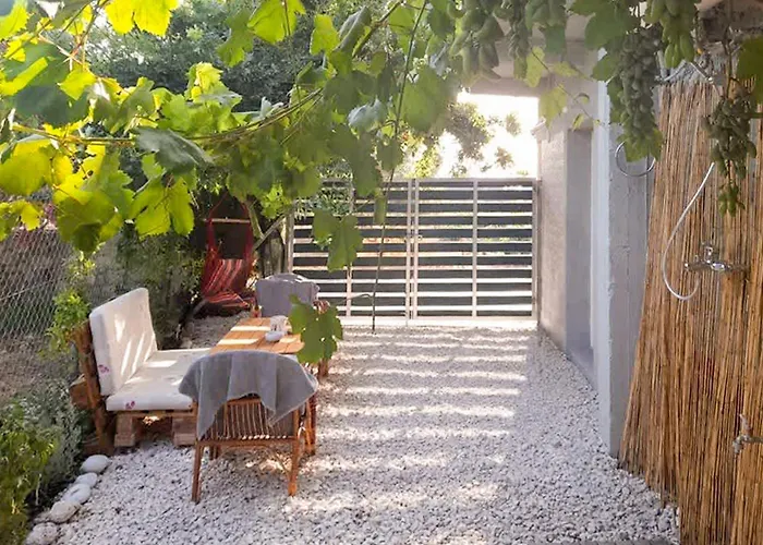Marina\'S Garden Nests - Holiday Bliss Getaways